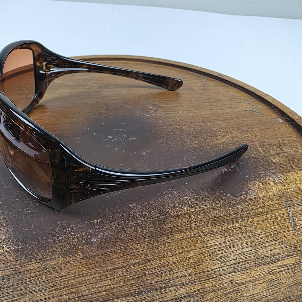 Oakley Necessity Sunglasses Womens 60-18 Brown Tortoise Oversized Wrap Tinted - Picture 3 of 16